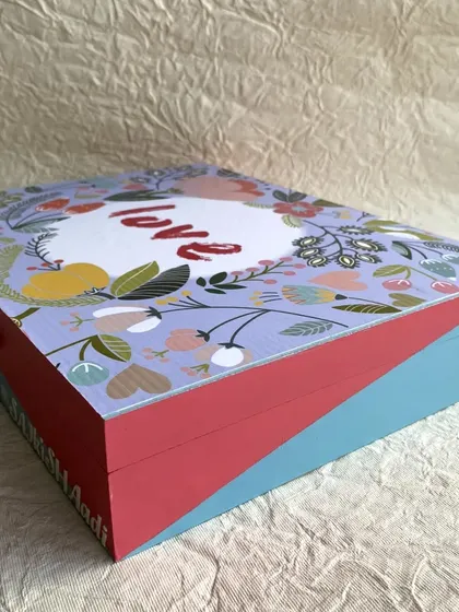 A side view of the floral jewelry box, showing the geometric color blocking I used on the sides.