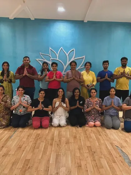 A group photo with participants after a fulfilling sound healing workshop. The shared smiles and peaceful energy reflect the sense of community and collective healing we cultivate in these sessions.