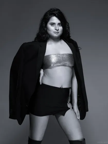 A black and white version of a model in a gold top and blazer, for a classic, powerful look.