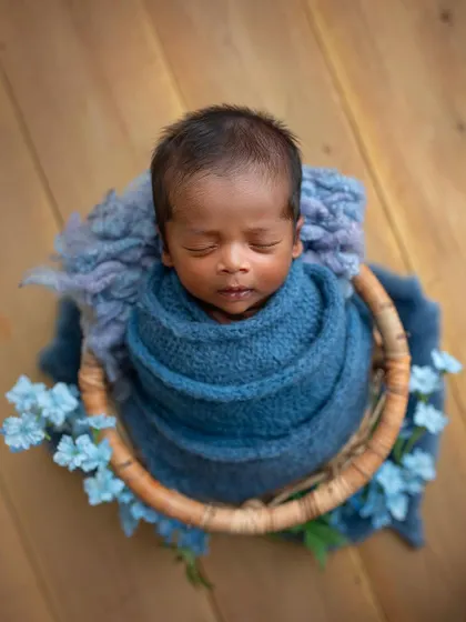 This little guy was a dream to photograph. Here he is swaddled in blue, looking so peaceful in a simple basket setup.