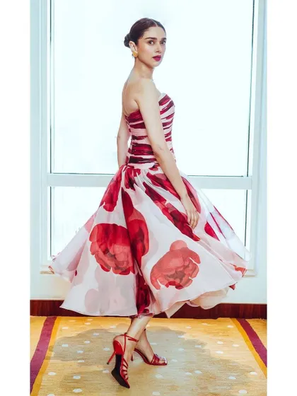 In a world of Kardashians, be an Audrey. For the 'Jubilee' trailer launch, we channeled classic Hollywood glamour with this Gauri & Nainika floral gown on Aditi Rao Hydari.