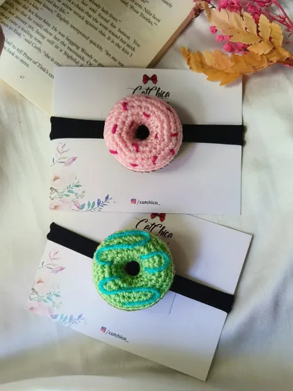 Donut-worry, be happy with these cute crochet donut hair ties! Available in pink and green.