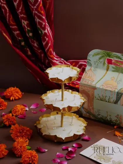 Another look at the tiered Stand Urli, shown here with its beautiful custom-designed box. It's a complete, luxurious gifting solution for Diwali or weddings.