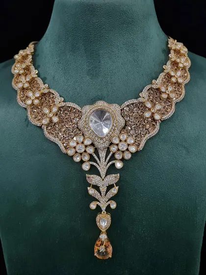 This version of our diamond-look set features a beautiful champagne color, offering a warm and elegant look.