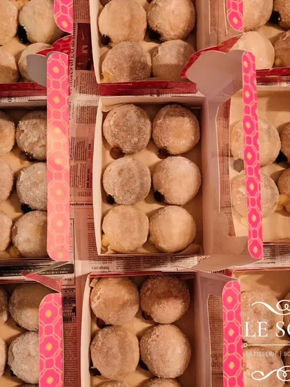 A behind-the-scenes look at my Diwali orders. I was so happy to prepare these boxes of assorted baked doughnuts for families to share and celebrate together.