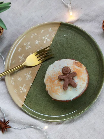 This Christmas plate is part of a collection I made three years ago, which marked the beginning of my journey with seasonal drops.