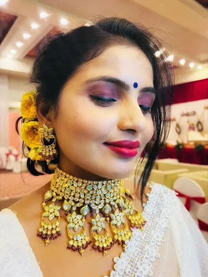 Another detailed shot of the eye makeup. A smokey eye is a fantastic choice for an evening event as it adds drama and photographs beautifully.