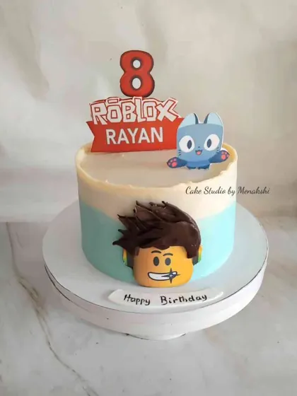 A Roblox themed cake for Rayan's 8th birthday. I created his favorite character's head and the game logo for this fun design.