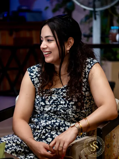 This is a perfect example of a candid moment, capturing genuine laughter during a conversation. We discreetly move through the event to photograph these unposed interactions that show the true spirit of the celebration.