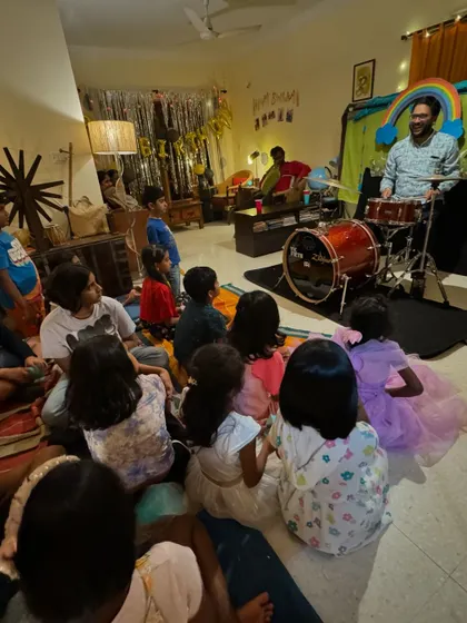 A birthday party that included not just a puppet show but also a drum concert. Integrating different art forms like music and theatre makes for a rich, multi-sensory experience for the children.
