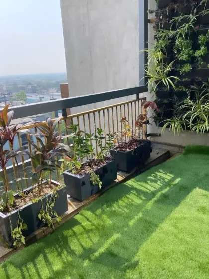 This side view shows the integration of a vertical garden panel on the balcony. This is an excellent way to add a significant amount of greenery without sacrificing valuable floor space.