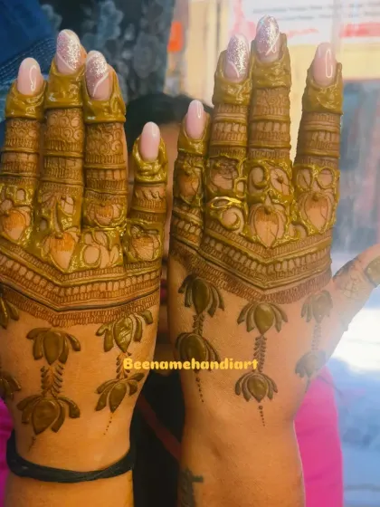 Another view of the beautiful lotus-themed mehandi.