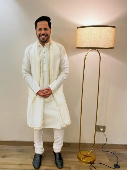 A serene and classic 'Chand wala safeed' all-white kurta look. This outfit is perfect for themed nights or more elegant, daytime festive events.