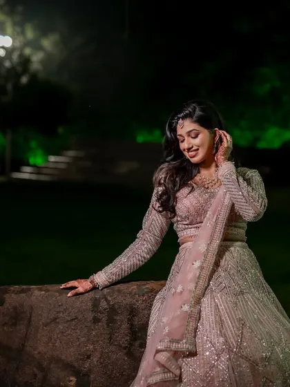 An intimate dance at the reception. We focus on capturing the connection between the couple, creating romantic and elegant photos of their evening celebration.