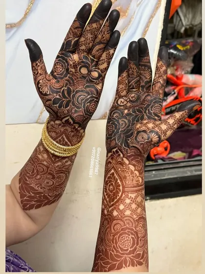 A comparison of the two looks: the dark, instant look on the left, and the developed natural stain on the right. Both are beautiful in their own way.