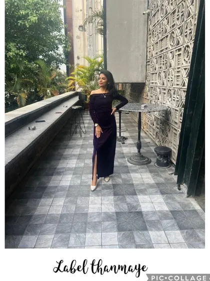 I made this velvet body-fit gown with an off-shoulder neckline for a client. It's a simple yet very glamorous look.