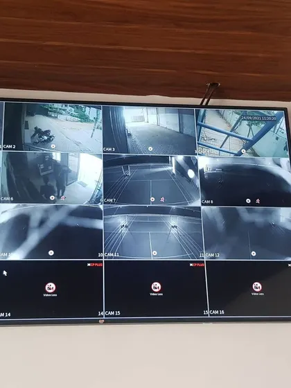 A 16-channel monitor showing multiple feeds, some of which are inactive, typical during a large-scale setup.