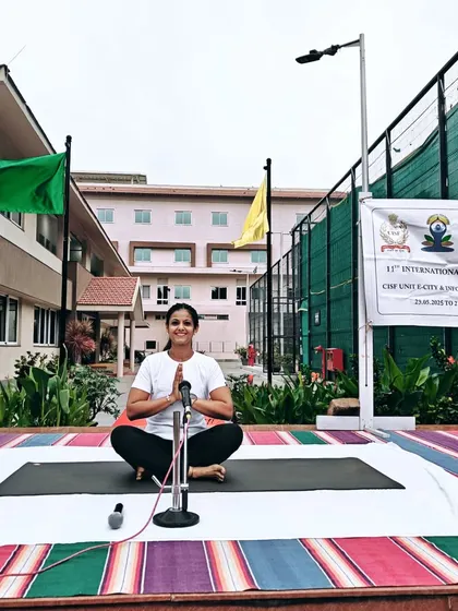 A moment of gratitude before leading the session. Being able to share the gift of yoga with so many people is a privilege I hold close to my heart.