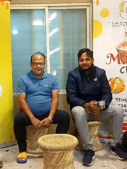 Friends gathering for a chit chat over Maska Chai at our cafe. We love being the place where good conversations happen over good food.