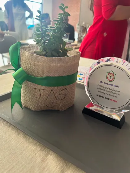 A token of appreciation from DPS Hinjawadi: a personalized plaque and a jade plant. These thoughtful gifts are a beautiful symbol of our shared commitment to growth.