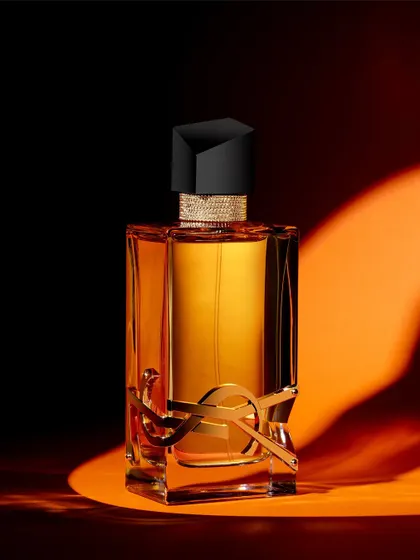 This image for YSL is a perfect example of sculpting with light. The goal was to create a mood that is bold, seductive, and luxurious, letting the sharp lines of the bottle and the warm glow of the fragrance tell the story.