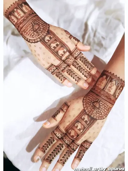 A different view of the simple elephant mehendi. This shows how the design looks in a more natural, posed shot. It's light, airy, and very pretty.