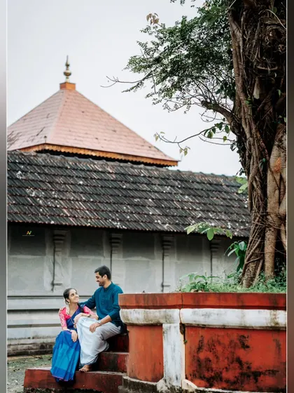 A close-up of the couple sharing a conversation on the temple steps. I focus on these unscripted interactions to tell an authentic love story.