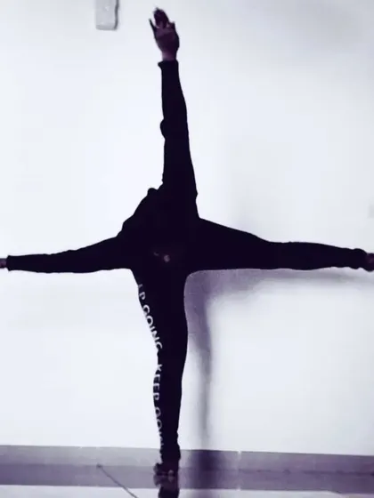 The moral of the story: never ask a starfish for directions. A fun, creative shape from the archives that plays with balance and symmetry in a unique way.