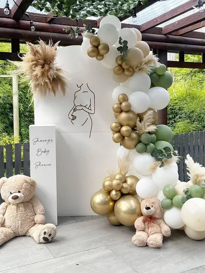 Another view of the modern, minimalist baby shower. This setup is perfect for an outdoor venue or a pub, and can be ready in just 30 minutes.