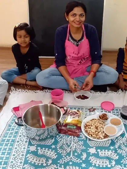 A group photo of our energy bar making session.