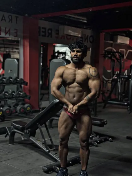 Ready for war. A front relaxed pose, but there is nothing relaxed about this condition. This is peak week.