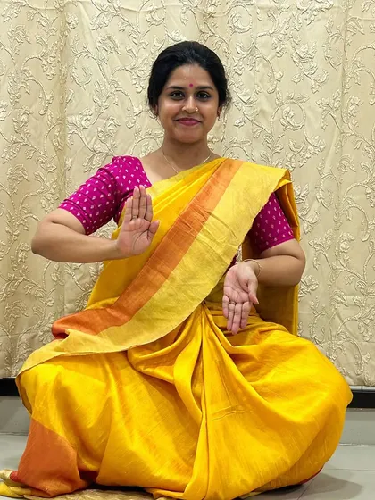 A seated pose for the first day of Navratri, showing the Abhaya mudra, a gesture of fearlessness and protection. These small daily practices help deepen my connection to the stories and deities we portray in dance.