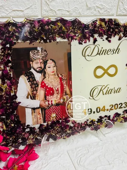 The dark purple petals in this frame create a dramatic and royal effect, perfect for preserving memories of a grand celebration.