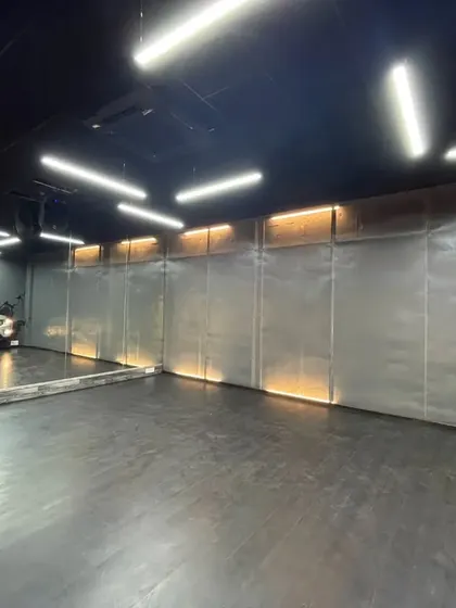 Welcome to our studio's 'garage' section, a unique space with a rustic vibe perfect for shooting street dance and hip hop videos.