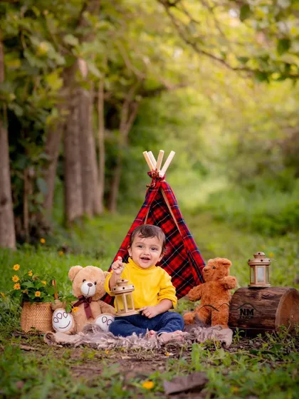 A cozy campout in the woods. This minimal outdoor setup with a teepee and teddy bears is perfect for a sweet and adventurous toddler session.