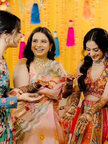 Soft pink hues for the bride’s sister at the mehendi. This look is all about effortless charm and a natural glow, ensuring she looks and feels her best while celebrating.