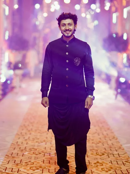 Actor Tejas Gowda in our pre-loved black Indo-Western with a draped kurta. A modern, stylish look for the Zee Kutumba Awards.
