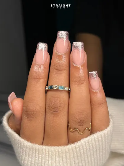 A close-up on the sparkling rose gold glitter tips. The effect is glamorous yet sophisticated.