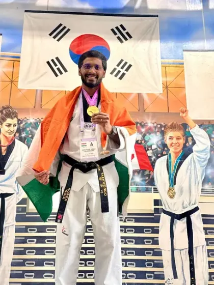 Another victory pose with my medal at the expo.
