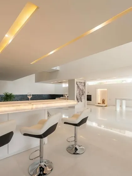A wider view of the onyx breakfast bar, showing its relationship to the open-plan living area.