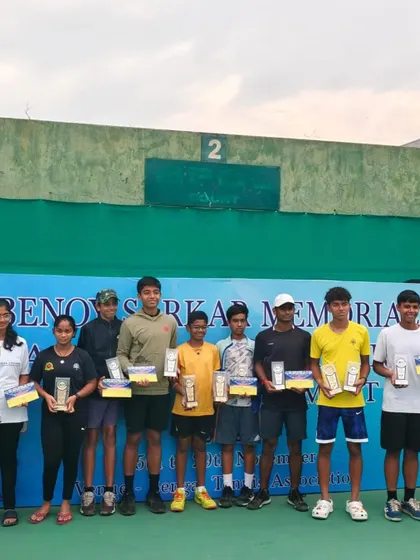 The full lineup of winners and finalists at the AITA U-14 SS tournament, with our champion Eshita among them.
