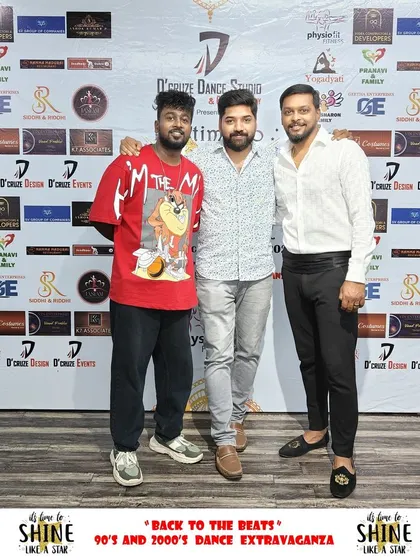 A group photo with participants and organizers of the "Back to the Beats" event.
