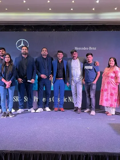 A group photo with the fantastic team from Mercedes-Benz SRM Star. A dream works when the team works, and their support made for a flawless event.