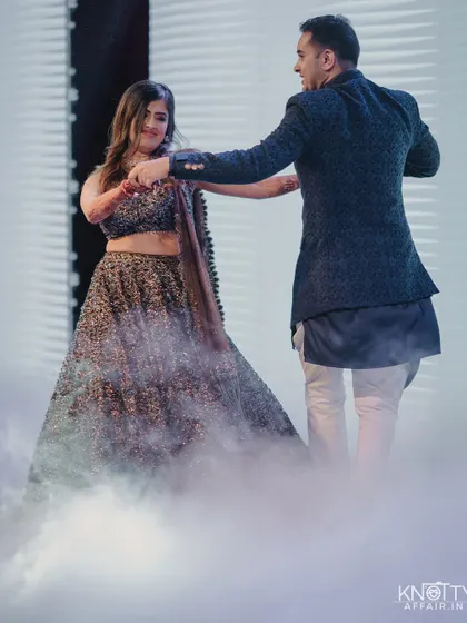 The couple's first dance on a cloud of smoke. We use special effects to enhance the romance and magic of these key moments.