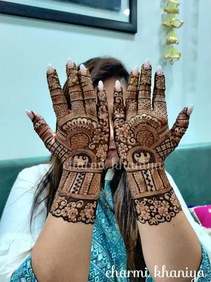 A lovely design for a wedding guest, featuring elephant motifs and a central mandala.