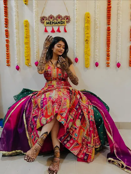 A full view of Shrutika's mehendi, from her hands to her feet. She is a picture of bridal grace.