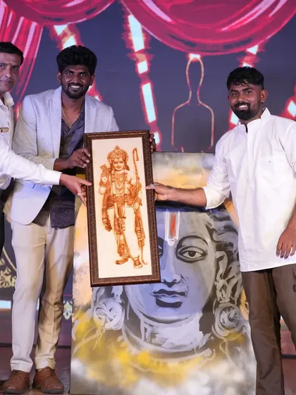 Another moment from the Advaya dance festival, where I presented a smaller framed artwork alongside the large live painting. It's always a pleasure to connect with fellow artists and organizers.
