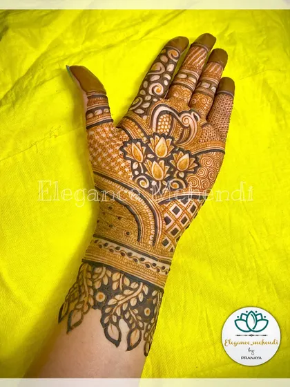 A lovely backhand design with lotus and geometric patterns, perfect for any celebration.