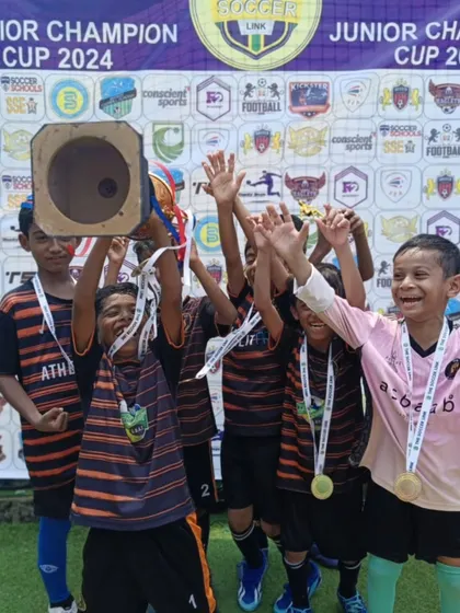 Pure joy as our U9 players lift the Juniors Football Cup 2024 trophy.