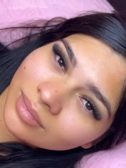 A full and fluffy volume set that makes the eyes look incredibly captivating. This is a great example of how volume lashes can transform your look.